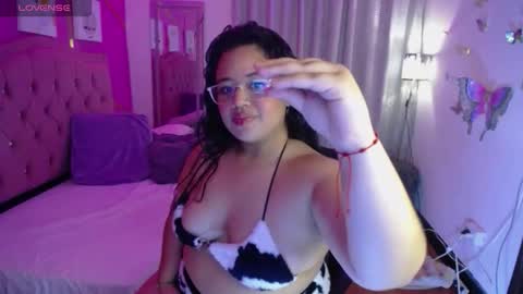 oliviia_cute online show from 9, 10, 2025