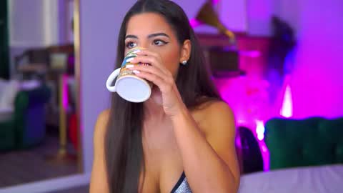 Snapshot of olyviavey chatting on 17, 10, 2025 Olivia hereee Nice to meet you online show from 17, 10, 2025