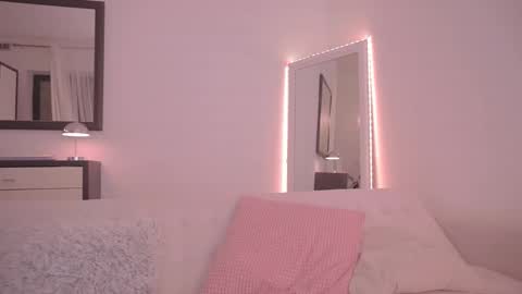 Snapshot of onelittlemermaid chatting on 30, 10, 2025 Ariel online show from 30, 10, 2025