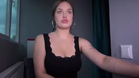 Mia online show from 7, 7, 2026
