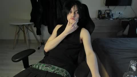 Snapshot of opiunarium chatting on 23, 4, 2026 Bella and John online show from 23, 4, 2026