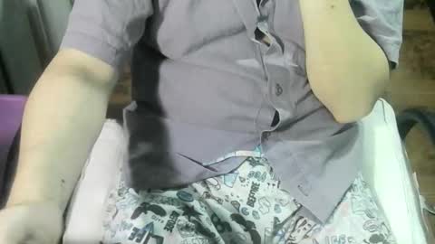 Snapshot of ore_cam chatting on 14, 12, 2025 Ore online show from 14, 12, 2025