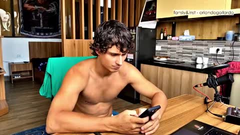 Snapshot of orlando__bloom chatting on 4, 5, 2026 Fansly and Instagram - online show from 4, 5, 2026