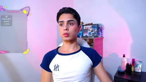 Owen  Independent model  online show from 22, 11, 2025