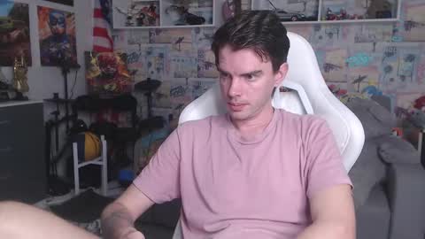 Snapshot of oxmikexo chatting on 4, 3, 2025 Mike online show from 4, 3, 2025