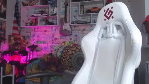 Snapshot of oxmikexo chatting on 4, 3, 2025 Mike online show from 4, 3, 2025