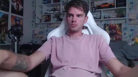 Snapshot of oxmikexo chatting on 12, 9, 2025 Mike online show from 12, 9, 2025