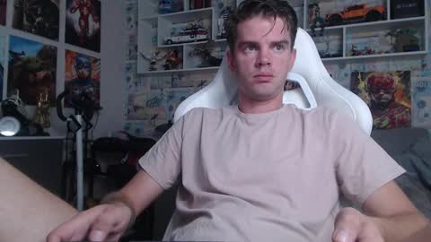 Snapshot of oxmikexo chatting on 15, 9, 2025 Mike online show from 15, 9, 2025