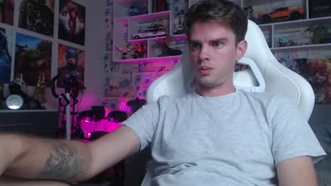 Snapshot of oxmikexo chatting on 29, 9, 2025 Mike online show from 29, 9, 2025