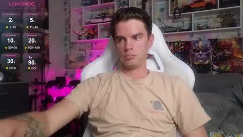 Snapshot of oxmikexo chatting on 12, 10, 2025 Mike online show from 12, 10, 2025