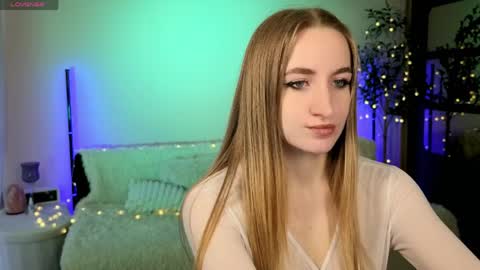 Oxy Foxie online show from 4, 4, 2026