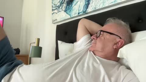 Snapshot of ozhairybearxxxx chatting on 2, 12, 2024 ozhairybearxxxx online show from 2, 12, 2024