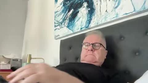 ozhairybearxxxx online show from 15, 4, 2026