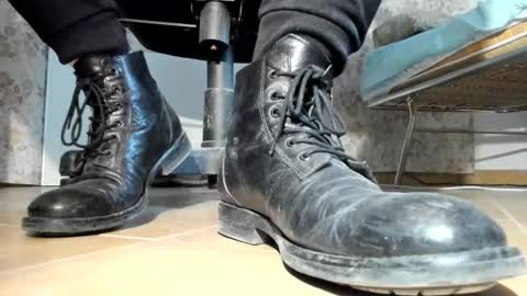 Snapshot of pablomenesssl chatting on 9, 11, 2025 Pablo Meness online show from 9, 11, 2025