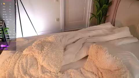 Snapshot of pafosstar chatting on 28, 6, 2026 Kimlovense is activeThere are legends that in this room all your wishes can come true Private is Open online show from 28, 6, 2026