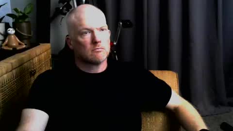 Snapshot of pale_dad_bod chatting on 15, 11, 2025 pale_dad_bod online show from 15, 11, 2025