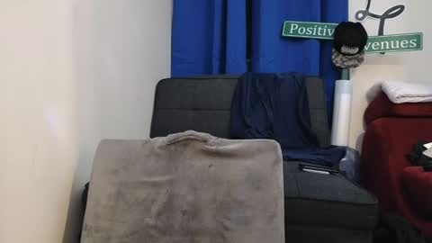 Snapshot of pantslesstraveler_plt chatting on 8, 3, 2025 PantsLessTraveler online show from 8, 3, 2025