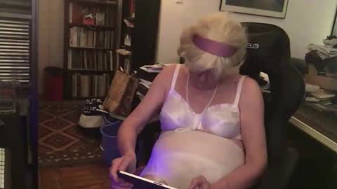 Snapshot of pantyvloletlace chatting on 8, 6, 2026 Pantyvioletlace online show from 8, 6, 2026