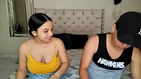 Snapshot of paola_835068 chatting on 27, 7, 2026 Paola 23 and Andres 25 online show from 27, 7, 2026