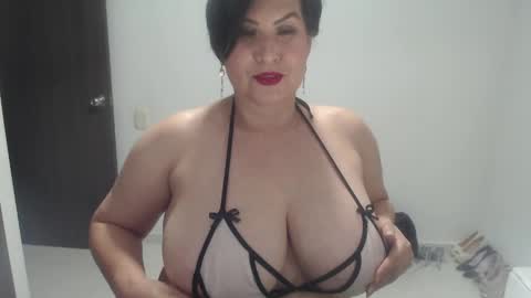 Snapshot of paola_williams chatting on 13, 5, 2026 Paola Williams online show from 13, 5, 2026