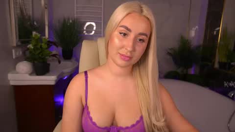 Snapshot of paolamola chatting on 23, 4, 2026 Lia online show from 23, 4, 2026