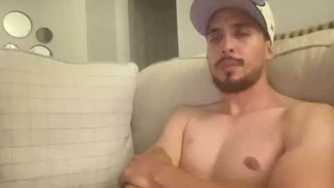 papicubano_guapo23cm online show from 11, 6, 2026