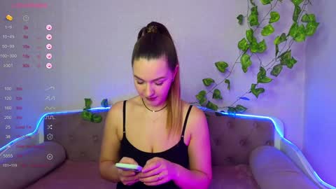 Snapshot of paradisepleasure_ chatting on 4, 12, 2024 Allie  Alex Thumbs up if you like us online show from 4, 12, 2024