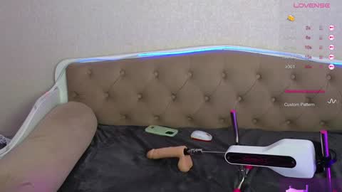 Snapshot of paradisepleasure_ chatting on 27, 12, 2024 Allie  Alex Thumbs up if you like us online show from 27, 12, 2024