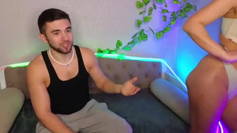 Snapshot of paradisepleasure_ chatting on 20, 2, 2025 Allie  Alex Thumbs up if you like us online show from 20, 2, 2025