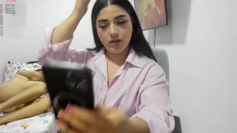 pareja_curiosa19 online show from 17, 2, 2026