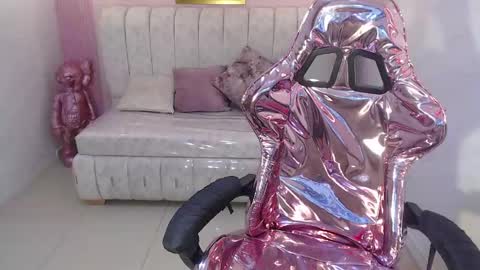 Snapshot of paris_1sub chatting on 18, 2, 2025 Paris 1sub online show from 18, 2, 2025
