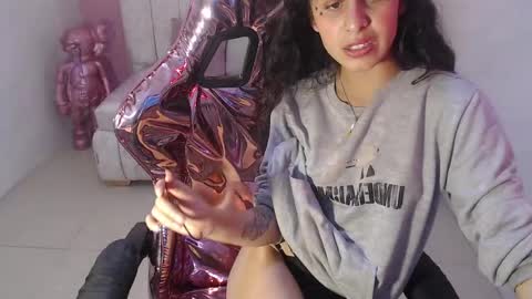 Snapshot of paris_1sub chatting on 3, 3, 2025 Paris 1sub online show from 3, 3, 2025