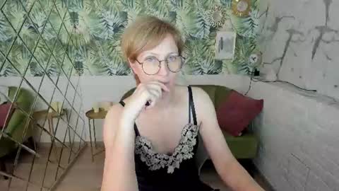 Snapshot of paris_cherry chatting on 20, 6, 2026 Paris online show from 20, 6, 2026