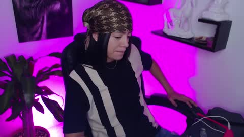 Paris D angelo online show from 27, 2, 2025