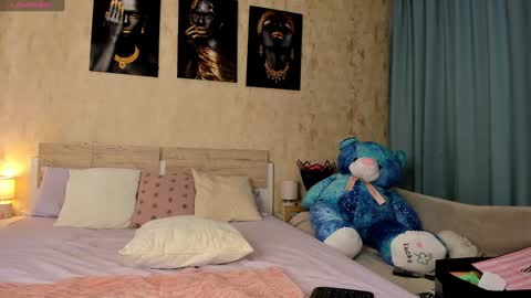 Snapshot of paris_x_hilton chatting on 13, 12, 2024 Paris online show from 13, 12, 2024