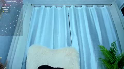 Snapshot of paris_x_hilton chatting on 9, 10, 2025 Paris online show from 9, 10, 2025