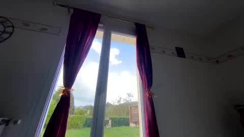 pascalou02 online show from 5, 10, 2025