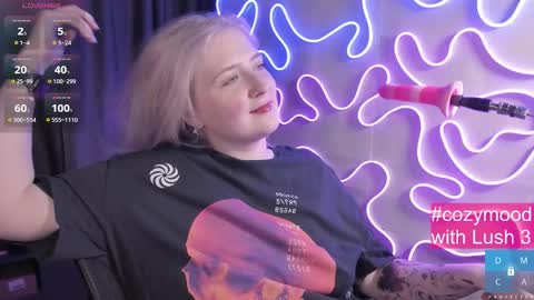 Snapshot of passion_luna chatting on 5, 10, 2025 LunaAlan online show from 5, 10, 2025