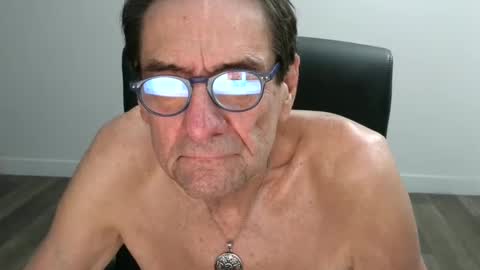 Snapshot of pastelito76 chatting on 10, 10, 2025 Bob online show from 10, 10, 2025