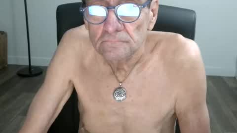 Snapshot of pastelito76 chatting on 8, 11, 2025 Bob online show from 8, 11, 2025