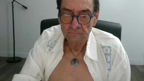 Snapshot of pastelito76 chatting on 17, 11, 2025 Bob online show from 17, 11, 2025