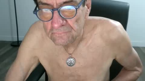 Snapshot of pastelito76 chatting on 20, 11, 2025 Bob online show from 20, 11, 2025