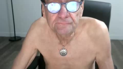 Snapshot of pastelito76 chatting on 28, 11, 2025 Bob online show from 28, 11, 2025