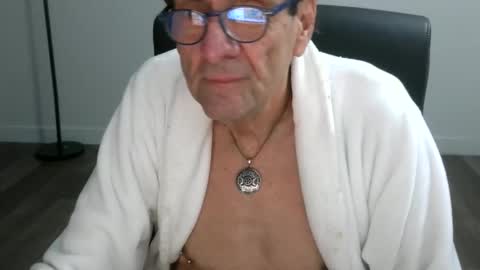 Snapshot of pastelito76 chatting on 29, 11, 2025 Bob online show from 29, 11, 2025