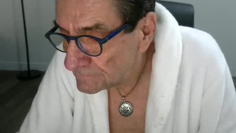 Snapshot of pastelito76 chatting on 30, 11, 2025 Bob online show from 30, 11, 2025