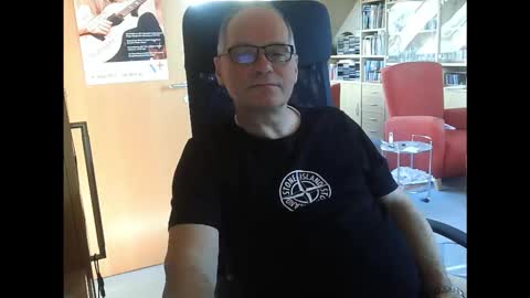 Snapshot of pavlovsdog2006 chatting on 6, 11, 2025 Pavlov aka Peter online show from 6, 11, 2025