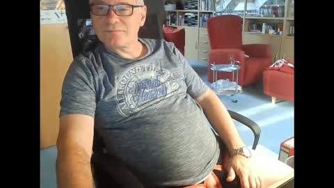 Snapshot of pavlovsdog2006 chatting on 14, 11, 2025 Pavlov aka Peter online show from 14, 11, 2025