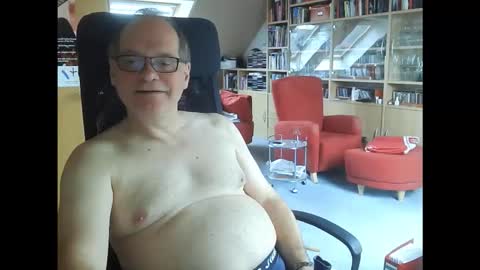 Snapshot of pavlovsdog2006 chatting on 17, 3, 2026 Pavlov aka Peter online show from 17, 3, 2026