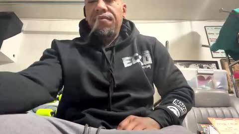 Snapshot of pcuddy3 chatting on 5, 4, 2026 Phenomenal online show from 5, 4, 2026