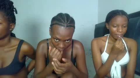 Snapshot of peach_ebonny chatting on 26, 6, 2026 peach_ebonny online show from 26, 6, 2026